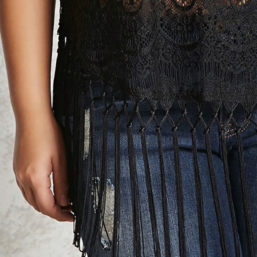 Long Fringe & Lace Sleeveless Top - Picture 5 of 8